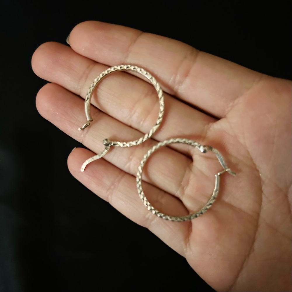 **SOLD** 925 sterling silver diamond-cut hoop earrings